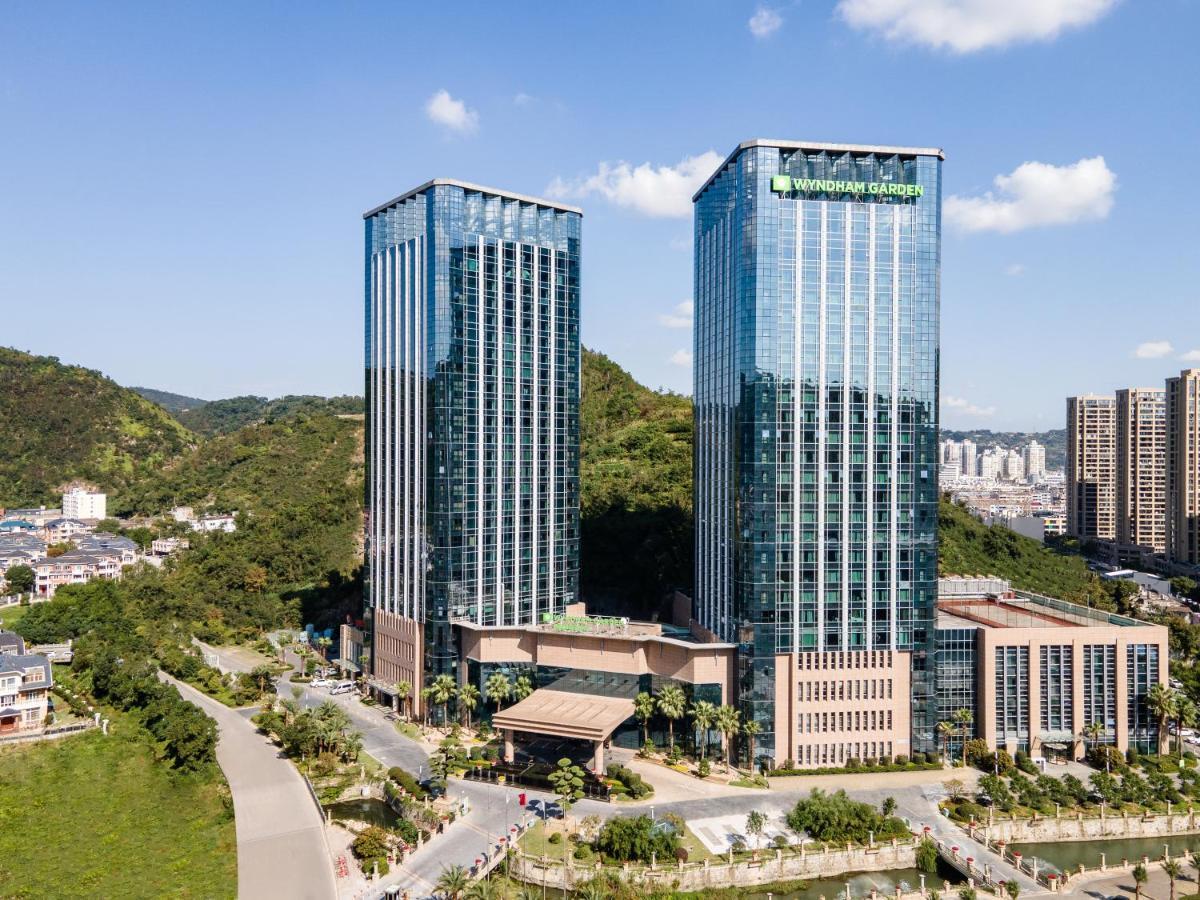 Отель Wyndham Garden Yuhuan Downtown Тайчжоу Экстерьер фото